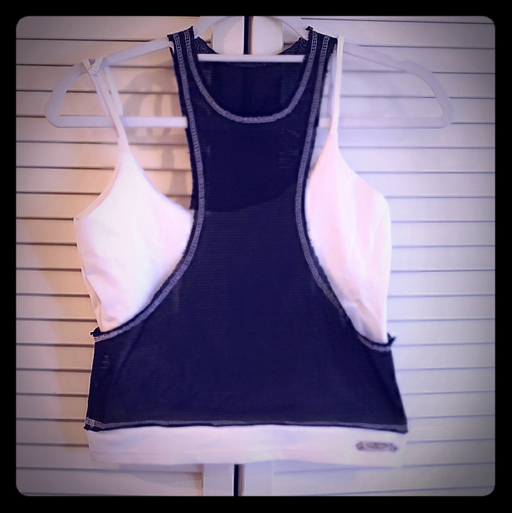 Sexy top w/built in bra and mesh overlay